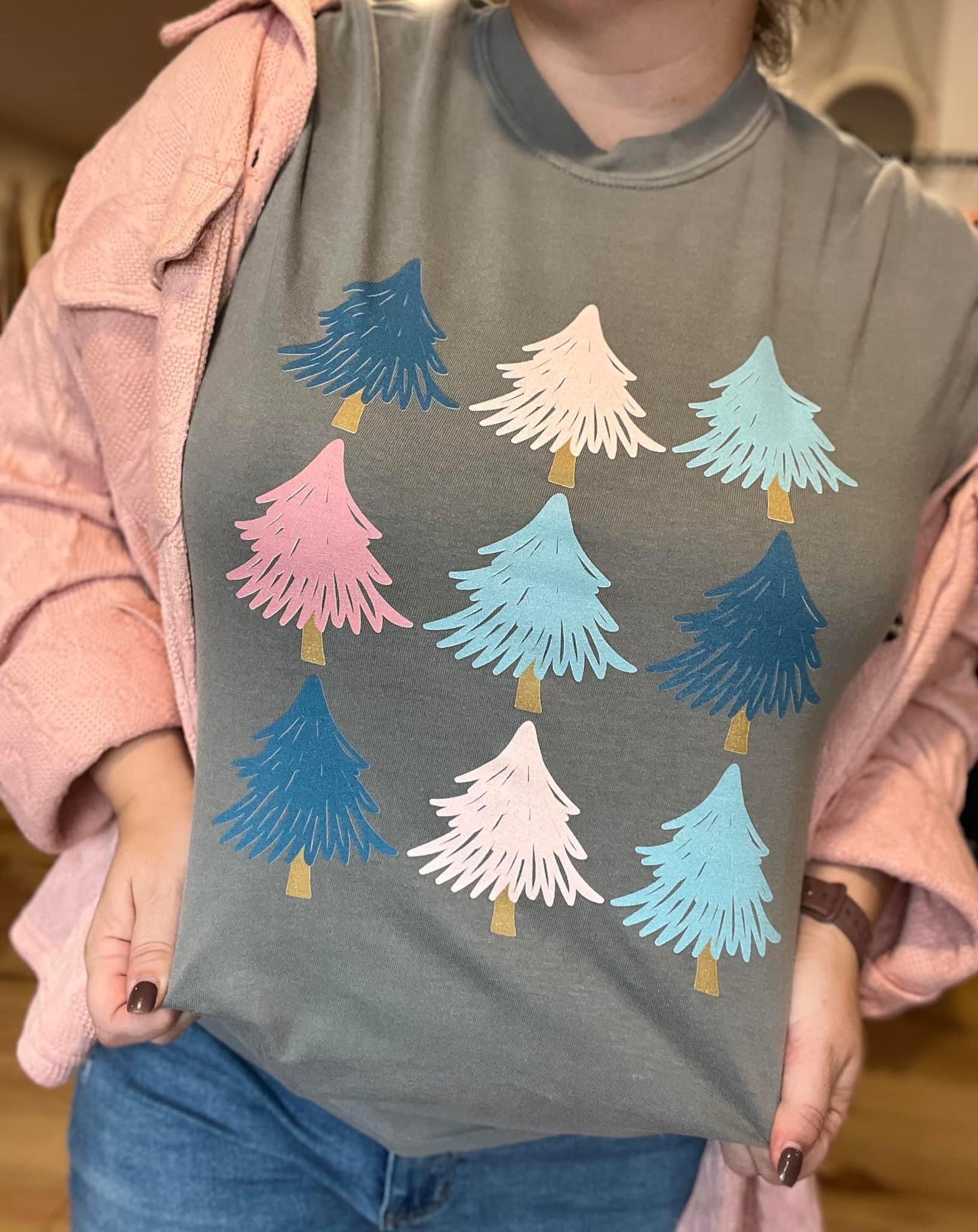 COLORFUL CHRISTMAS TREES TEE