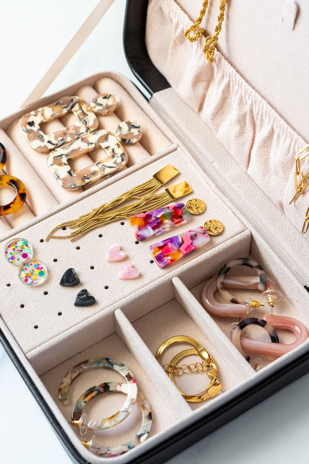 BLACK JEWELRY TRAVEL CASE BOX