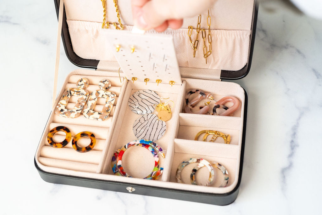 BLACK JEWELRY TRAVEL CASE BOX