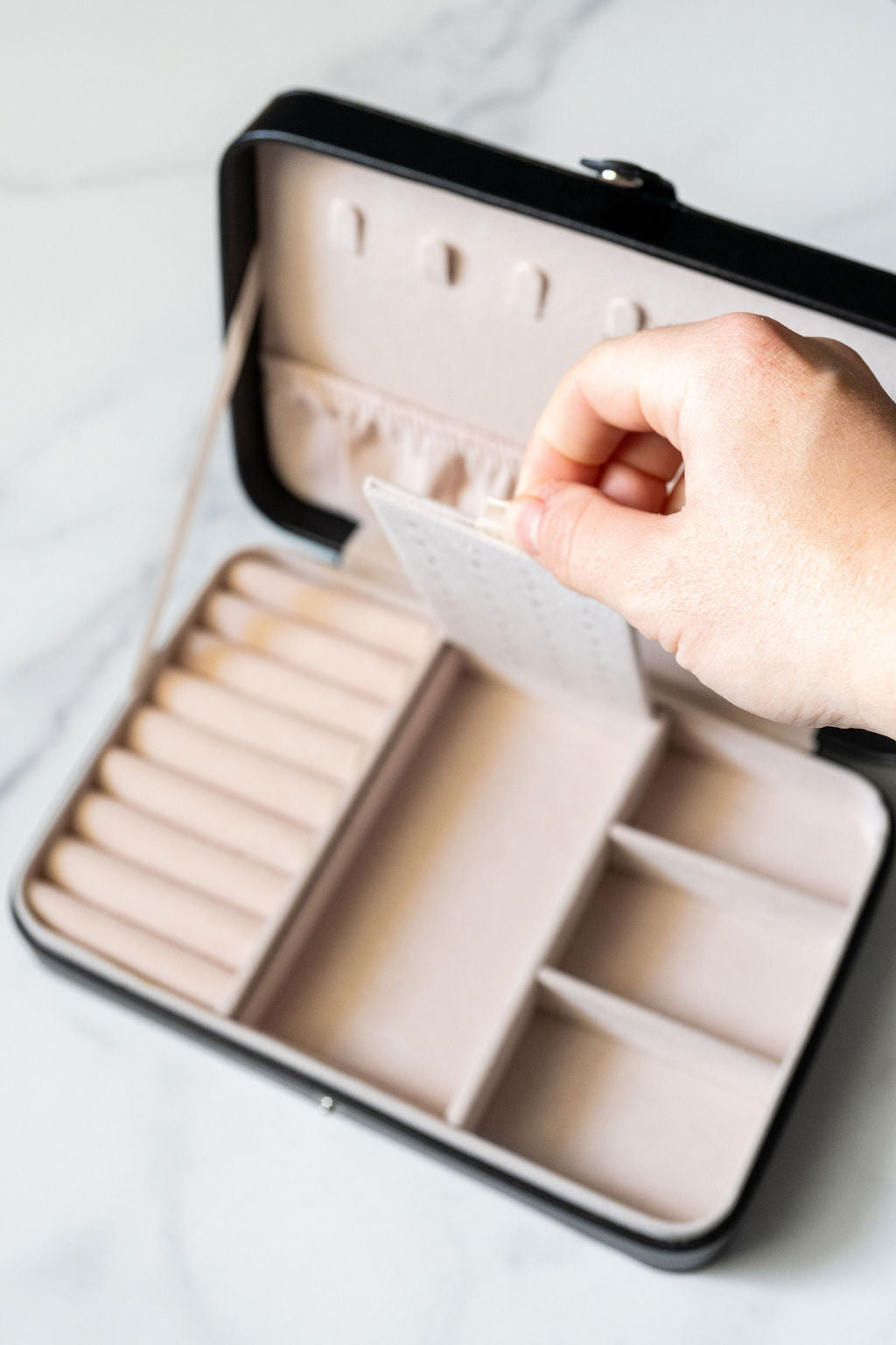 BLACK JEWELRY TRAVEL CASE BOX