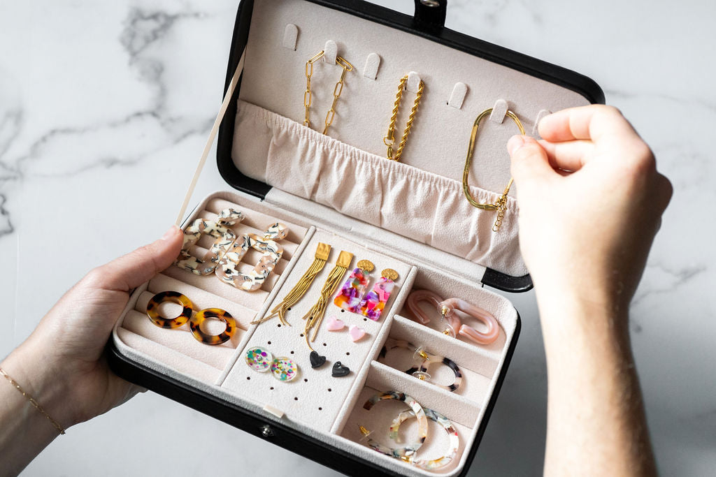 BLACK JEWELRY TRAVEL CASE BOX