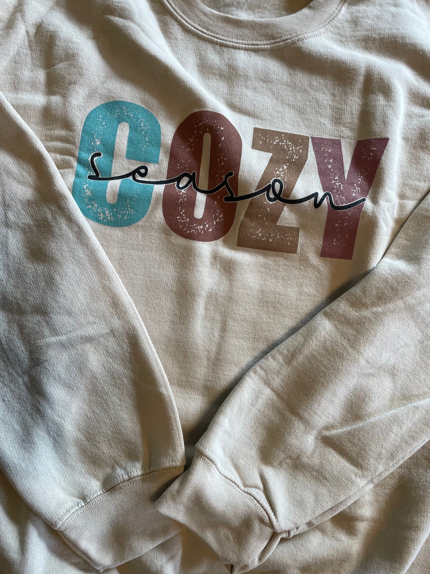 COZY SEASON CREWNECK SWEATSHIRT