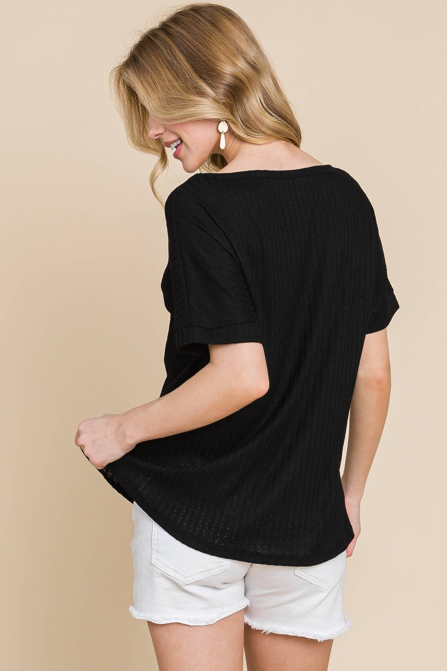 BLACK RIB KNIT T-SHIRT