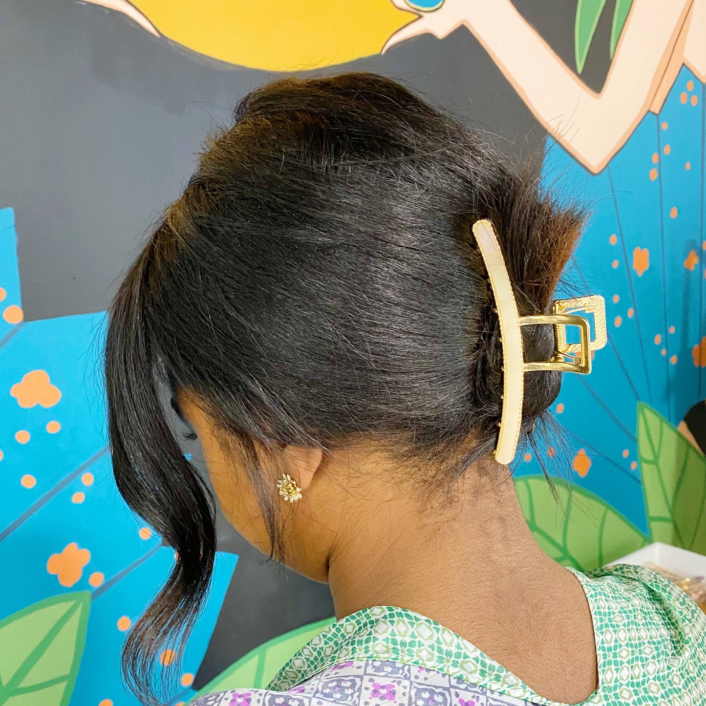 Pure Simplicity Hair Claw: White