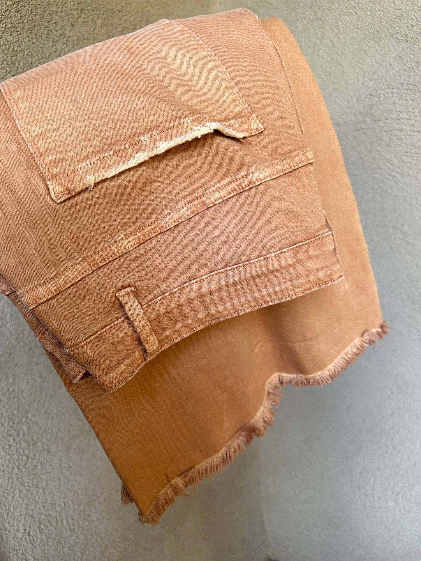 BLAKELEY DISTRESSED COLORED JEANS: CAMEL / REG-32" INSEAM
