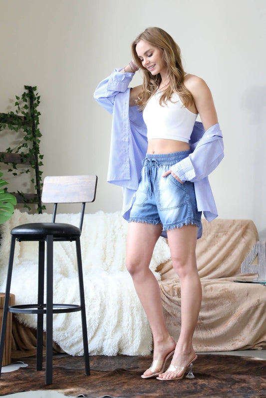 CHAMBRAY FRAYED HEM SHORTS WITH POCKETS